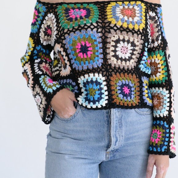 En Creme Flower Crochet Crop Long Sleeve Top - Picture 2 of 10